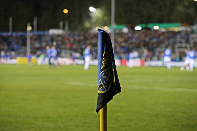05 02 2020, xklex, Fussball DFB Pokal 1 8 Finale, 1 FC Saarbruecken Karlsruher SC emspor, f l 1 FC Saarbruecken, Logo, Crest, Flag, Corner Flag DFL DFB REGULATIONS PROHIBIT ANY USE OF PHOTOGRAPHS as IMAGE SEQUENCES and or QUASI VIDEO Voelklingen