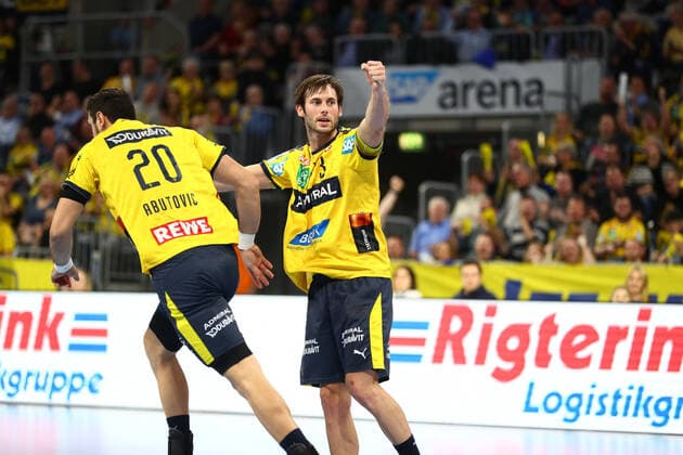 Uwe Gensheimer Rhein Neckar Loewen cheers with Ilija Abutovic Rhein Neckar Loewen , Rhein Neckar Loewen vs MT Melsungen, LIQUI MOLY Handball Bundesliga, 06 02 2020 Photo Eibner Rhein Neckar Loewen vs MT Melsungen, LIQUI MOLY Handball Bundesliga, 06 02 2020 Mannheim Copyright: xNeisx Eibner-Pressefotox EP_ans