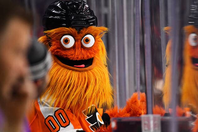 2020 Bilder des Jahres, Sport 02 Februar Sport Bilder des Tages PHILADELPHIA, PA - FEBRUARY 06: Flyers mascot Gritty sits with fans during the game between the New Jersey Devils and Philadelphia Flyers on February 06, 2020 at Wells Fargo Center in Philadelphia, PA. (Photo by Kyle Ross Icon Sportswire) NHL, Eishockey Herren, USA FEB 06 Devils at Flyers Icon20020616