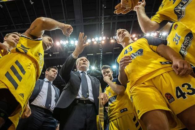 Basketball Berlin 06 02 2020 EuroLeague Euro League Euroleague Regular Season Season 2019 2020 Alba Berlin Real Madrid Aito Garcia Reneses Alba Berlin, Coach Peyton Siva Alba Berlin, No 03 Jonas Mattisseck Alba Berlin, No 09 Luke Sikma Alba Berlin, No 43 and others