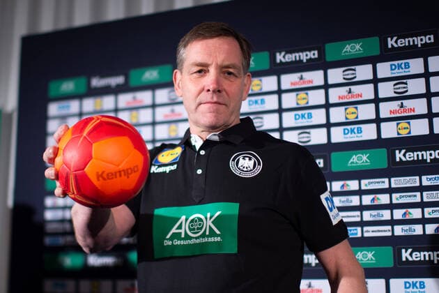 2020 Bilder des Jahres, Sport 02 Februar Sport Bilder des Tages Hannover, Deutschland 07.02.2020: Vorstellung DHB-Bundestrainer Alfred Gislason in Hannover Alfred Gislason wird als neuer Bundestrainer des Deutschen-Handball-Bundes (DHB) im Maritim Hotel in Hannover vorgestellt. Er tritt die Nachfolge für Christian Prokop an. Hannover Niedersachsen Deutschland Maritim Hotel *** Hanover, Germany 07 02 2020 Presentation DHB national coach Alfred Gislason in Hanover Alfred Gislason is presented as the new national coach of the German Handball Federation DHB in the Maritim Hotel in Hanover He succeeds Christian Prokop in Hanover Lower Saxony Germany Maritim Hotel