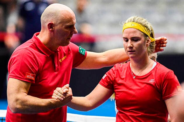 Belgian captain Johan Van Herck and Belgian Ysaline Bonaventure look dejected after the second game between Belgian Bonaventure WTA, Tennis Damen 115) and Kazach Putinseva (WTA 34) on the first day of the Fed Cup Qualifiers first round between Belgium and Kazakhstan, Friday 07 February 2020 in Kortrijk. LAURIExDIEFFEMBACQ  x2470811x