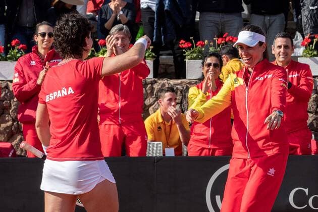 FedCup Spanish team member Carla Suarez (L) celebrates with the captain Anabel Medina (R) after defeating Japanese Kurumi Nara in their FedCup Qualifiers round s match at La Manga tennis club, in Murcia, southeastern Spain, 08 February 2020. The FedCup round runs from 7 to 8 February. Spain vs. Japan !ACHTUNG: NUR REDAKTIONELLE NUTZUNG!  Copyright: xMarcialxGuillénx GRAF6881 20200208-637167690253477658