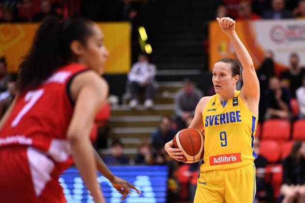 200208 Elin Eldebrink of Sweden during the FIBA womens Olympic qualifying basketball match between Sweden and Japan on February 8, 2020 in Ostend, Belgium Photo Robin Van Gansen Bildbyran bbeng basketball basketball dam women women euro olympic qualifier qualification os qual qual sweden canada,  Copyright: RobinxVanxGansen BB200208ZA016
