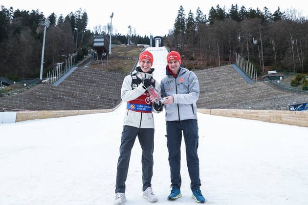 09 02 2020, Muehlenkopfschanze, Willingen, GER, FIS World Cup Skijumping, Willingen, men, award ceremony, Stephan Leyhe GER , Stefan Horngacher Geman Team National Coach after the winner ceremony for the men s FIS Skijumping World Cup at the Muehlenkopfschanze in Willingen, Germany on 2020 02 09 Willingen EP_tad