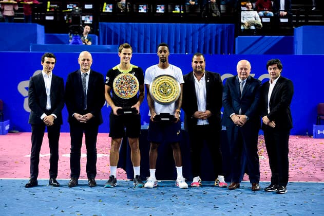 Gael Monfils (Fra) posant avec le trophee du Vainqueur et Vasek Pospisil (Can) Samir Boudjemaa - Directeur General TV Events Jean Luc Meissonnier - Kamel Chibli - Vice President de la Region Occitanie - en charge de l education , de la jeunesse et du sport Bernard Giudicelli - President de la FFT Sebastien Grosjean - directeur du Tournoi Open Sud de France TENNIS : Open Sud de France 2020 - Finale Simple - Montpellier - 09 02 2020 JBAutissier Panoramic 