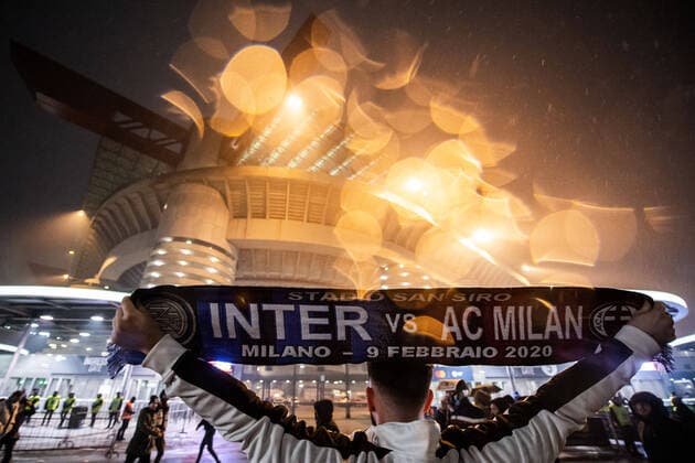 200209 A supporter pose with a scar outside of the San Siro stadium ahead of the Serie A match between Inter and Milan on February 9, 2020 in Milano Photo Petter Arvidson BILDBYRAN kod PA 92444 bbeng fotboll football fotball soccer serie a Inter Milan ac milan publik,  Copyright: PETTERxARVIDSON BB200209PA002