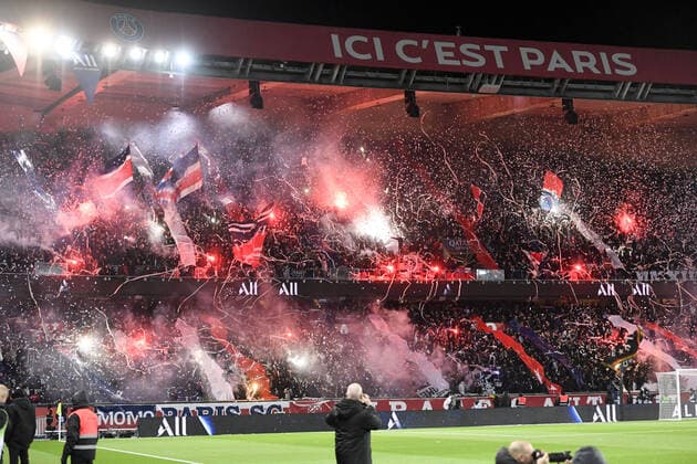 2020 Bilder des Jahres, Sport 02 Februar Sport Bilder des Tages ILLUSTRATION - SUPPORTERS - TRIBUNE - TIFO - FUMIGENES FOOTBALL : Paris SG vs Lyon - Ligue 1 Conforama - 09 02 2020 AnthonyBIBARD FEP Panoramic 