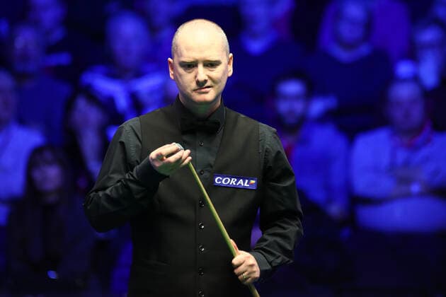 Graeme Dott of Scotland considers a shot to Neil Robertson of Australia at the final of World Grand Prix 2020 in Cheltenham, the United Kingdom, 9 February 2020. Neil Robertson of Australia defeated Graeme Dott of Scotland with 10-8 at the final and wins the championship of World Grand Prix 2020. *** Local Caption *** fachaoshi Neil Robertson wins title of World Grand Prix 2020  865100692343488521