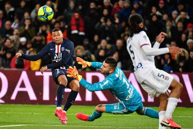 PARIS, FRANCE - PSG OL 2020 KYLIAN MBAPPE in action during the match of the 24th day of Ligue 1, between PSG and OL (Olympique Lyonnais) at Parc des Princes, on February 09, 2020.  JulienxMattiax xLexPictorium LePictorium_0224128
