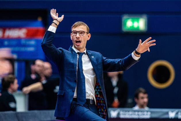Coach Björn Harmsen Syntainics MBC during the season 2019 2020 Men in the EasyCredit 1 Bundesliga between Syntainics MBC and SC Rasta Vechta in the Stadthalle Weissenfels on 12 February 2020 in Weissenfels, Saxony Anhalt, Germany