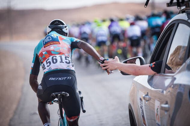 Suleiman Kangangi KEN Bike Aid is being fed from the support car Action Racing scene landscape horizontal horizontal Event Event Event 1 Saudi Tour 1 Stage Stage 1 Saudi Arabian Olympic Committee Riyadh to to Jaww 173 0 km Location Location Ar Riyadh Region Riyadh Land Country Saudi Arabia Saudi Arabia Date Date 04 02 2020 Stiehl Photography