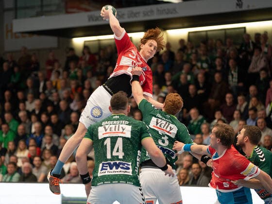 Lukas Stutzke Bergischer HC 39 against Nicolai Theilinger Frisch Auf Goeppingen 03 , Frisch Auf Göppingen vs Bergischer HC, 1 Bundesliga, Handball, Men, 13 02 2020 Frisch Auf Göppingen vs Bergischer HC, 1 Bundesliga, Handball, Men, 13 02 2020 Göppingen Copyright: xEibner-Pressefotox EP_mst