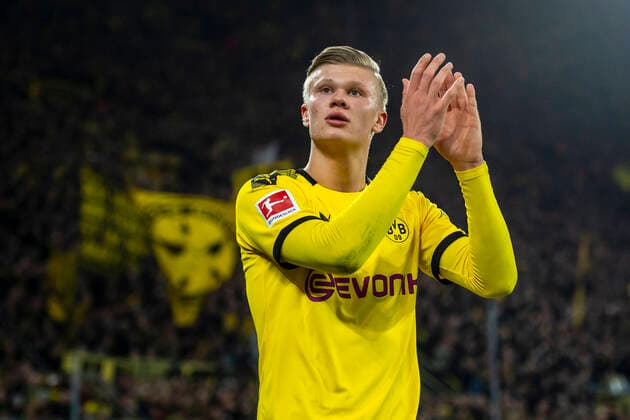 Football 1 Bundesliga, Season 2019 2020, 22 Matchday, Borussia Dortmund Eintracht Frankfurt on 14 02 2020 at Signal Iduna Park in Dortmund North Rhine-Westphalia Dortmunds Erling bride Haaland says goodbye to the fans after his substitution DFL REGULATIONS PROHIBIT ANY USE OF PHOTOGRAPHS AS IMAGE SEQUENCES AND OR QUASI VIDEO Copyright: xNeundorf Kirchner-Mediax
