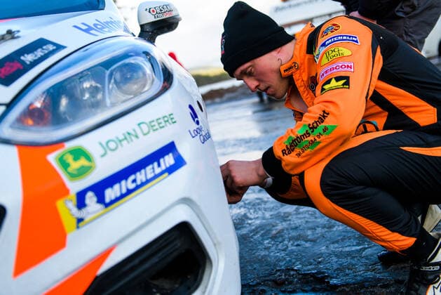 200215 Dennis Radström, Ford Fiesta R2T19 changing tyres after SS6 Finnskogen 2, in Rally Sweden on February 15, 2020 in Grue, Norway. Photo: Fredrik Karlsson BILDBYRAN kod FK Cop 185 motor motorsport svenska rallyt 2019 rally rally sweden bbeng WRC, Motorsport Rallye, WM *** 200215 Dennis Radström, Ford Fiesta R2T19 changing tires after SS6 Finnskogen 2, in Rally Sweden on February 15, 2020 in Grue, Norway Photo Fredrik Karlsson BILDBYRAN code FK Cop 185 motor motorsport rally Sweden 2019 rally rally Sweden bbeng wrc,  Copyright: FREDRIKxKARLSSON BB200215FK051