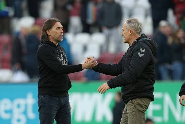 Playing, l r head coach Martin Schmidt FC Augsburg and head coach Christian Streich SC Freiburg shake hands, FC Augsburg vs SC Freiburg, Football, 1 Bundesliga, 15 02 2020, DFL REGULATIONS PROHIBIT ANY USE OF PHOTOGRAPHS AS IMAGE SEQUENCES AND OR QUASI VIDEO Augsburg Bayern Germany Copyright: xkolbert-press ChristianxKolbertx