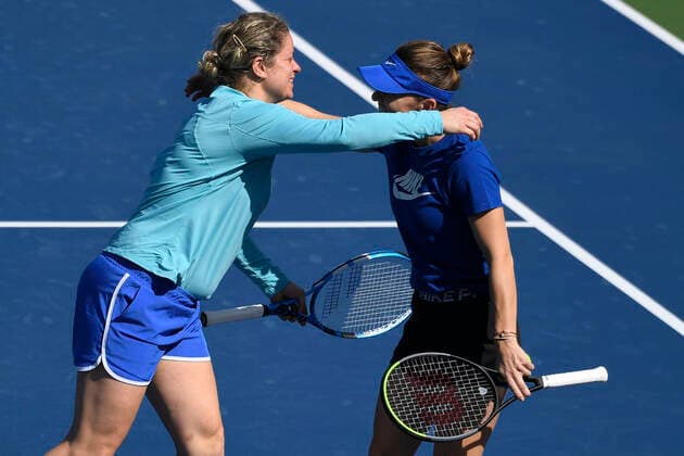 Belgian Kim Clijsters and Romanian Simona Halep pictured during a training session ahead of the 2020 Dubai Tennis Championships, in Dubai, United Arab Emirates, Sunday 16 February 2020. YORICKxJANSENS  x2475031x
