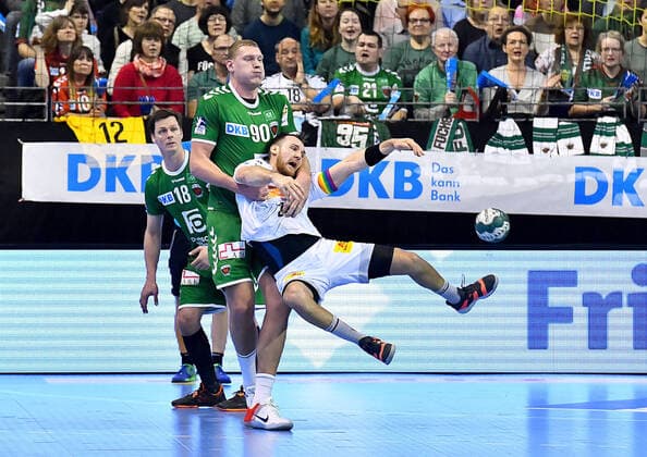 2020 Bilder des Jahres, Sport 02 Februar 16.02.2020, xlakx, Handball Bundesliga, Fuechse Berlin - SC Magdeburg emspor, v.l.Hans Lindberg(Fuechse Berlin 18),Dainis Kristopans(Fueches Berlin 90),Christian O Sullivan(SC Magdeburg 24) Berlin *** 16 02 2020, xlakx, Handball Bundesliga, Fuechse Berlin SC Magdeburg emspor, f l Hans Lindberg Fuechse Berlin 18 ,Dainis Kristopans Fueches Berlin 90 ,Christian O Sullivan SC Magdeburg 24 Berlin