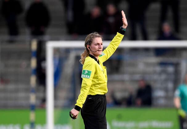 Referee Miriam Schweinefuß, Gesture, Gesture, 1 FFC Turbine Potsdam 1 FC Köln, Football, Women, Bundesliga, Season 2019 2020, Potsdam, 16 02 2020, Germany, DFB DFL REGULATIONS PROHIBIT ANY USE OF PHOTOGRAPHS AS IMAGE SEQUENCES AND OR QUASI VIDEO xjkx