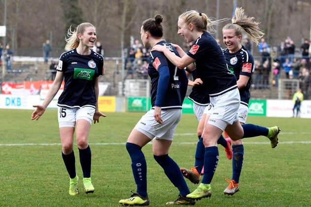 v l Marie Höbinger Hoebinger, Potsdam, 15 , Sara Agrez Potsdam, 2 , Caroline Siems Potsdam, 3 , , , Cheering, rejoice, joy, victory, delight, success, 1 FFC Turbine Potsdam 1 FC Köln, football, women, Bundesliga, season 2019 2020, Potsdam, 16 02 2020, Germany, DFB DFL REGULATIONS PROHIBIT ANY USE OF PHOTOGRAPHS AS IMAGE SEQUENCES AND OR QUASI VIDEO xjkx