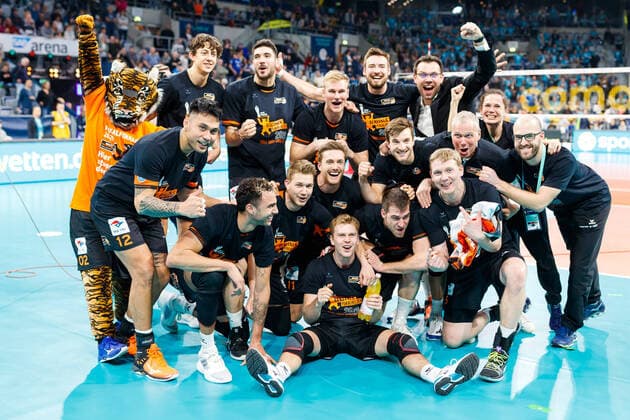 Winners photo of the Berlin team, Powervolley Dueren vs Berlin Recycling Volleys, Volleyball, DVV Mens Cup Final, 16 02 2020 Powervolley Dueren vs Berlin Recycling Volleys, Volleyball, DVV Mens Cup Final, 16 02 2020 Copyright: xNeisx Eibner-Pressefotox EP_ans