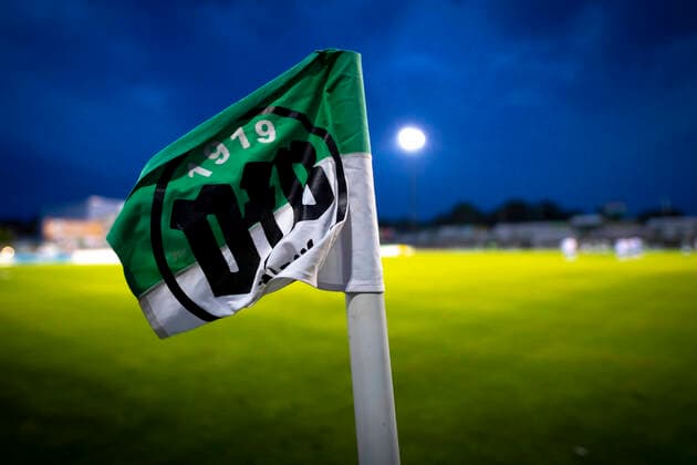 The stadium Lohmuehle at a floodlight game A corner flag of the VfB Luebeck in the wind Stadion Lohmuehle, theme picture, symbol picture, 28 08 19 Luebeck Schleswig Holstein Germany Copyright: xAgentur54Gradx xFelixxKoenigx