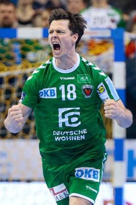 16 02 2020, xtgx, Handball Liqui Moly HBL, Fuechse Berlin SC Magdeburg emspor, v l Hans Lindberg Fuechse Berlin, 18 cheers, cheers for the goal, celebrate the goal, celebration Berlin
