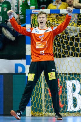 16 02 2020, xtgx, Handball Liqui Moly HBL, Fuechse Berlin SC Magdeburg emspor, f l Tobias Thulin Magdeburg, 12 Cheering over held ball, deflected, held, goalkeeper Berlin