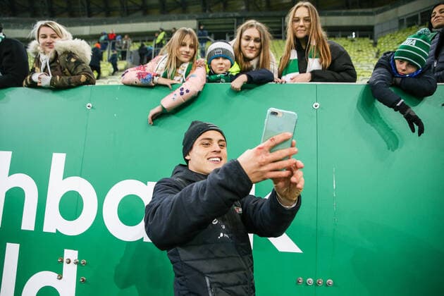 Gdansk, 14.02.2020 EKSTRAKLASA PILKA NOZNA MECZ Sezon 2019 20 Lechia Gdansk - Piast Gliwice POLISH LEAGUE FOOTBALL GAME Season 2019 20 Lechia Gdansk - Piast Gliwice NZ Conrado Buchanelli Holz, zdjecie, kibice, selfie Fot. Tomasz Rulski 058sport.pl NEWSPIX.PL --- Newspix.pl  20200214_101_RUL_2738