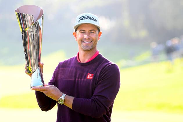 2020 Bilder des Jahres, Sport 02 Februar Sport Bilder des Tages PACIFIC PALISADES, CA - FEBRUARY 16: Adam Scott holds up the trophy as the winner of The Genesis Genesis Invitational golf tournament at the Riviera Country Club in Pacific Palisades, CA on February 16, 2020.(Photo by Brian Rothmuller Icon Sportswire) GOLF: FEB 16 PGA, Golf Herren - The Genesis Invitational Icon200216021