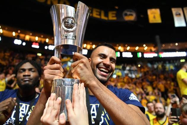 Johannes Thiemann ALBA , cheers with the cup amidst the celebrating ALBA supporters, spectators and fans, together with Landry Nnoko ALBA , ALBA Berlin EWE Baskets Oldenburg BBL Cup, finals, basketball, DBB, easy credit BBL, men, men, season 2019 2020 Berlin, 16 2 2020