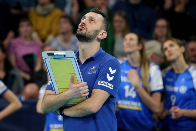 BAU 16 02 2020 Mannheim Volleyball DVV Cup Final Women, Dresdner SC vs Allianz MTV Stuttgart, Coach Giannis Athanasopoulos Stuttgart