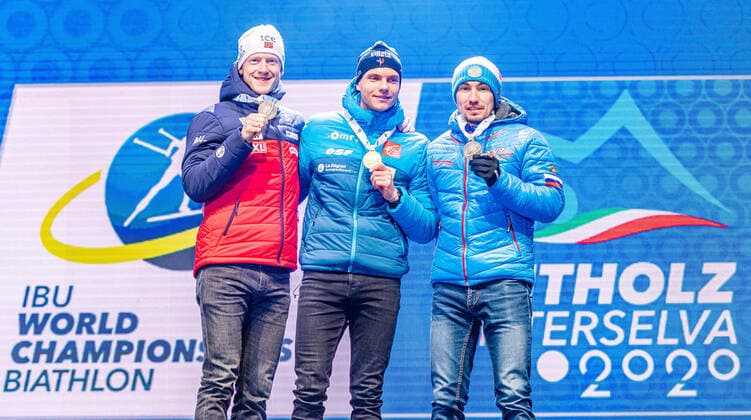 16 02 2020, Suedtirol Arena, Antholz, ITA, IBU World Championships Biathlon, Men, 12,5 km pursuit, award ceremony, in picture from silver medalist Johannes Thingnes Boe NOR , World Champion and Gold medalist Emilien Jacquelin FRA , Bronze medalist Alexander Loginov RUS f l Silver medalist Johannes Thingnes Boe of Norway World champion and gold medalist Emilien Jacquelin of France Bronze medalist Alexander Loginov of Russian Federation during the winner Ceremony for the men s 12,5 km Pursuit of IBU Biathlon World Championships 2020 at the Suedtirol Arena in Antholz, Italy on 2020 02 16 Antholz EP_ade