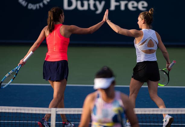 February 17, 2020, Dubai, UNITED ARAB EMIRATES: Julia Goerges of Germany & Simona Halep of Romania playing doubles at the 2020 Dubai Duty Free Tennis Championships WTA, Tennis Damen Premier tennis tournament. 2020 Dubai Duty Free Tennis Championships, Tennis, Dubai, Unied Arab Emirates, Feb 17 - ZUMAa181 20200217_zaa_a181_090 Copyright: xAFP7x
