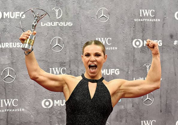 2020 Bilder des Jahres, Sport 02 Februar Sport Themen der Woche KW08 Sport Bilder des Tages 17.02.2020, xlakx, Entertainment, Laureus World - Sports Awards 2020 emspor, v.l.Oksana Masters mit dem Laureus Preis in der Hand bei der Verleihung der 20. Laureus World Sports Awards 2020 in der Verti Music Hall Berlin. Berlin *** 17 02 2020, xlakx, Sport Entertainment, Laureus World Sports Awards 2020 emspor, v l Oksana Masters with the Laureus Prize in hand at the presentation of the 20 Laureus World Sports Awards 2020 in the Verti Music Hall Berlin Berlin