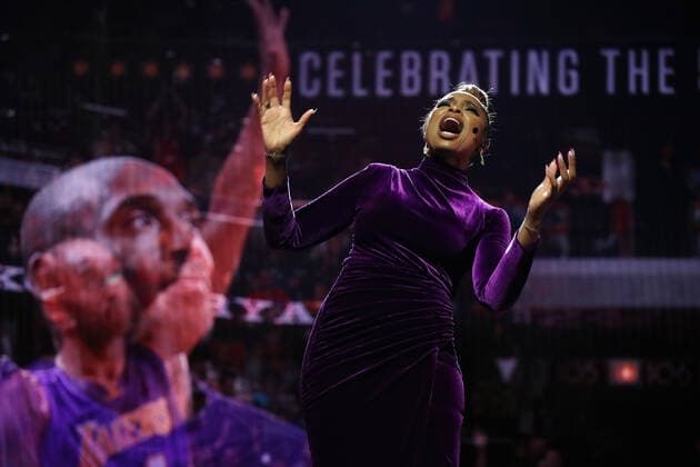 February 16, 2020, Chicago, IL, USA: Jennifer Hudson sings a tribute to Kobe Bryant and his daughter, Gianna, before the NBA, Basketball Herren, USA All-Star Game on Sunday, Feb. 16, 2020 at the United Center in Chicago. 2020 NBA All-Star Game - ZUMAm67_ 20200216_zaf_m67_044 Copyright: xJohnxJ.xKimx