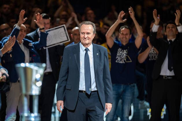 Basketball Berlin 16 02 2020 Season 2019 2020 MagentaSport BBL Cup Final 2020 Alba Berlin EWE Baskets Oldenburg Aito Garcia Reneses Alba Berlin, Trainer Award Ceremony