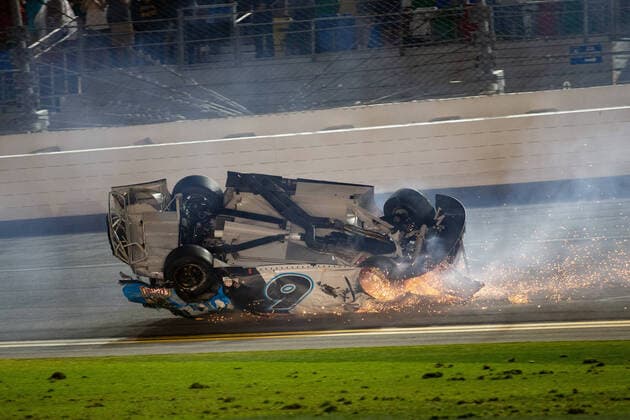 2020 Bilder des Jahres, Sport 02 Februar Sport Themen der Woche KW08 Sport Bilder des Tages DAYTONA, FL - FEBRUARY 17: Ryan Newman, driver of the 6 Roush Fenway Racing Koch Industries Ford Mustang, crashes during the Daytona 500 on February 17, 2020 at Daytona International Speedway in Daytona Beach, Fl. (Photo by David Rosenblum Icon Sportswire) AUTO: FEB 17 NASCAR, Motorsport, USA Cup Series - DAYTONA 500 Icon2002173724500