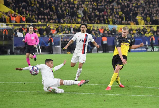 18 02 2020, Football, UEFA Champions League 2019 20, Round of 16, Borussia Dortmund Paris Saint Germain, Erling Haaland Borussia Dortmund , re , scored the goal for 2 1 Dortmund Nordrhein Westfalen Germany Team2