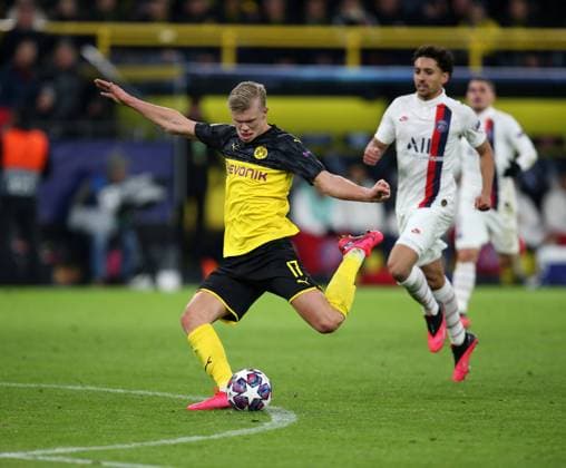 18 02 2020, Football UEFA Champions League 2019 2020, Round of 16, Borussia Dortmund Paris St Germain, at Signal Iduna Park Dortmund Score Erling Haaland Dortmund zum 2 1 DFL and DFB regulations prohibit any use of photographs as image sequences and or quasi video