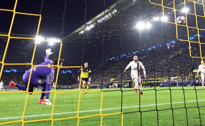 18 02 2020, xjhx, Football UEFA Champions League, Borussia Dortmund Paris St Germain PSG emspor, v l Roman Buerki Borussia Dortmund , Keylor Navas PSG Paris St Germain Goal scored, scores the goal for 1 1 DFL DFB REGULATIONS PROHIBIT ANY USE OF PHOTOGRAPHS as IMAGE SEQUENCES and or QUASI VIDEO Dortmund