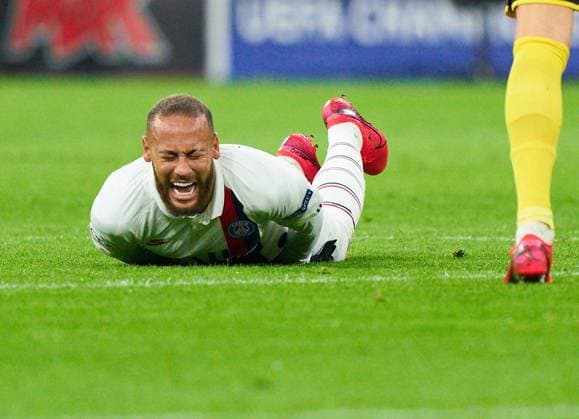 CL Football Dortmund - Paris, Dortmund Feb 18, 2020. NEYMAR, PSG 10 sad on the ground BORUSSIA DORTMUND - PARIS SG Soccer UEFA Champions League , Round of last 16, S i g n a l I d u n a P a r k S t a d i u m BVB in Dortmund, February 18, 2020. Season 2019 2020