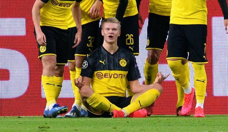 Football, UEFA Champions League, Men, Season 2019 2020, Round of 16 First leg, Signal Iduna Park Dortmund, Bor Dortmund yellow Paris St Germain, PSG white cheers Erling Haaland BVB after his goal for 10 cheers, joy, action DFL DFB UEFA REGULATIONS PROHIBIT ANY USE OF PHOTOGRAPHS AS IMAGE SEQUENCES AND OR QUASI VIDEO