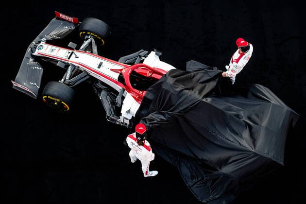 2020 Bilder des Jahres, Sport 02 Februar Sport Themen der Woche KW08 Sport Bilder des Tages Formel 1 Testfahrten 2020 in Barcelona 19.02.2020, Circuit de Catalunya, Barcelona, Formel 1 Testfahrten 2020 in Barcelona , im Bild Vorstellung des neuen Alfa Romeo Racing Orlen C39 mit den Fahrern Kimi Raikkonen (FIN 7), Alfa Romeo Racing und Antonio Giovinazzi (ITA 99), Alfa Romeo Racing *** Formula 1 test drives 2020 in Barcelona 19 02 2020, Circuit de Catalunya, Barcelona, Formula 1 test drives 2020 in Barcelona , in the picture presentation of the new Alfa Romeo Racing Orlen C39 with the drivers Kimi Raikkonen FIN 7 , Alfa Romeo Racing and Antonio Giovinazzi ITA 99 , Alfa Romeo Racing nordphotoxBratic nph00250