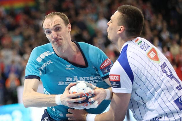 SG Flensburg Handewitt vs. MOL Pick Szeged, Handball, EHF Champions League Group stage, 19 02 20 Flensburg Holger Glandorf SG Flensburg Handewitt, 09 vs. Richard Bodo MOL Pick Szeged, 09 Copyright: xBEAUTIFULxSPORTS MarioxM.xKobergx
