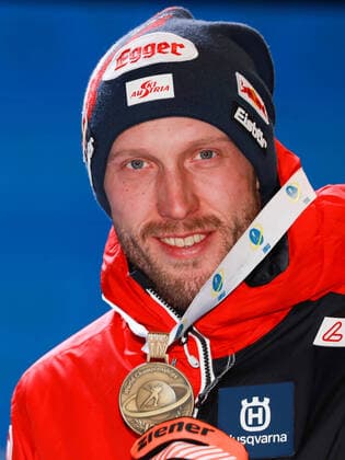 BIATHLON - IBU World Championships Antholz 2020 ANTHOLZ,ITALY,19.FEB.20 - BIATHLON - IBU World Championships 2020, 20km individual, men, award ceremony. Image shows Dominik Landertinger (AUT). Keywords: medal. GEPAxpictures xAndreasxPranter