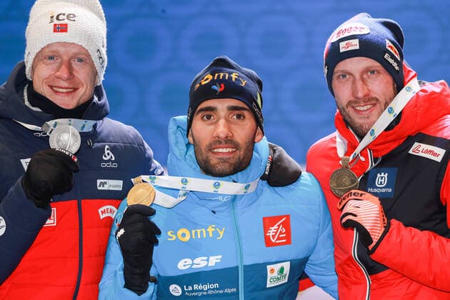 Sport Bilder des Tages BIATHLON - IBU World Championships Antholz 2020 ANTHOLZ,ITALY,19.FEB.20 - BIATHLON - IBU World Championships 2020, 20km individual, men, award ceremony. Image shows Martin Fourcade (FRA), Johannes Thingnes Boe (NOR) and Dominik Landertinger (AUT). Keywords: medal. GEPAxpictures xAndreasxPranter