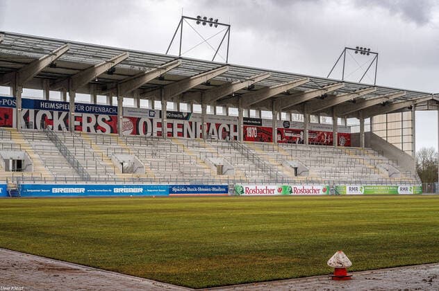 20 02 2020, xpsx, Fussball Regionalliga Suedwest, Offenbacher Kickers new turf v l Sparda Hesen Bank Stadium new turf DFL DFB REGULATIONS PROHIBIT ANY USE OF PHOTOGRAPHS as IMAGE SEQUENCES and or QUASI VIDEO Offenbach Hesse Germany DEU