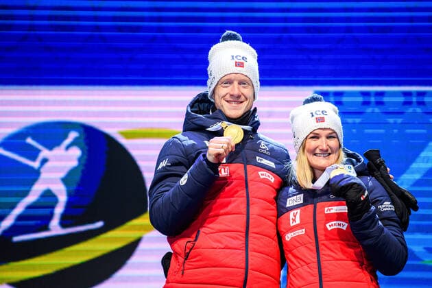 200220 Johannes Thingnes Bo and Marte Olsbu Roiseland of Norway at the medal ceremony for single mixed relay during the IBU Biathlon World Championships on February 20, 2020 in Antholz Photo Joel Marklund BILDBYRAN code JM 88118 bbeng biathlon biathlon World Championship biathlon World Cup IBU Biathlon World Championships 2020 Anterselva single mixed relay relay single mix relay single mix relay medal ceremony medal ceremony norge jubel,  Copyright: JOELxMARKLUND BB200220JM112