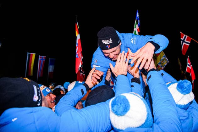 200220 Anais Bescond and Emilien Jacquelin of France celebrate at the medal ceremony for single mixed relay during the IBU Biathlon World Championships on February 20, 2020 in Antholz Photo Joel Marklund BILDBYRAN code JM 88118 bbeng biathlon biathlon World Cup biathlon World Cup IBU Biathlon World Championships 2020 Anterselva single mixed relay relay single mix relay single mix relay medal ceremony medal ceremony cheer france,  Copyright: JOELxMARKLUND BB200220JM119